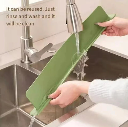 Silicone Sink Splash Guard – Flexible Faucet Water Catcher